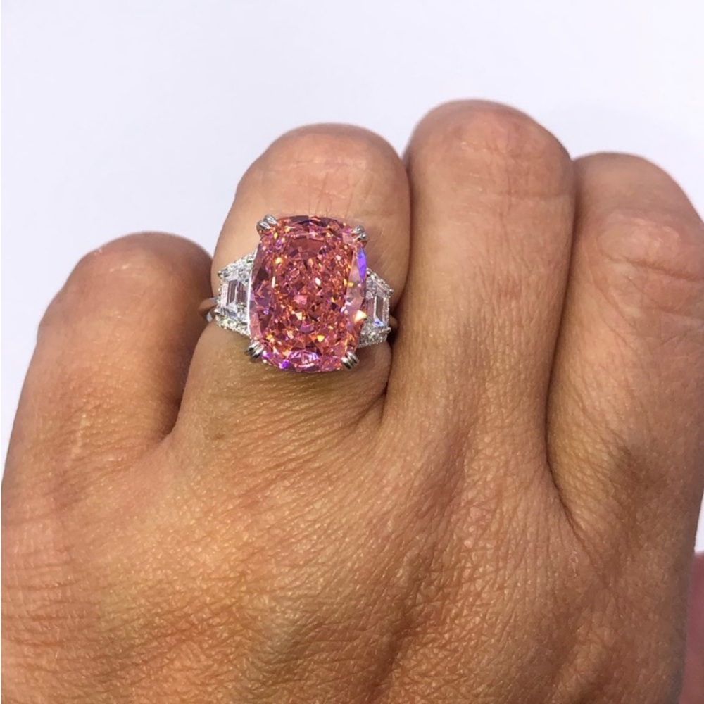 Oval, Round & Baguette Cut Pink & White Diamond Ring - Picture 4 of 16